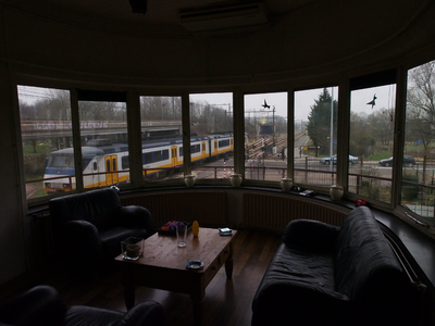 830022 Interieur van het voormalige seinhuis Blauwkapel aan de Eykmanlaan te Utrecht, hier in gebruik als ...